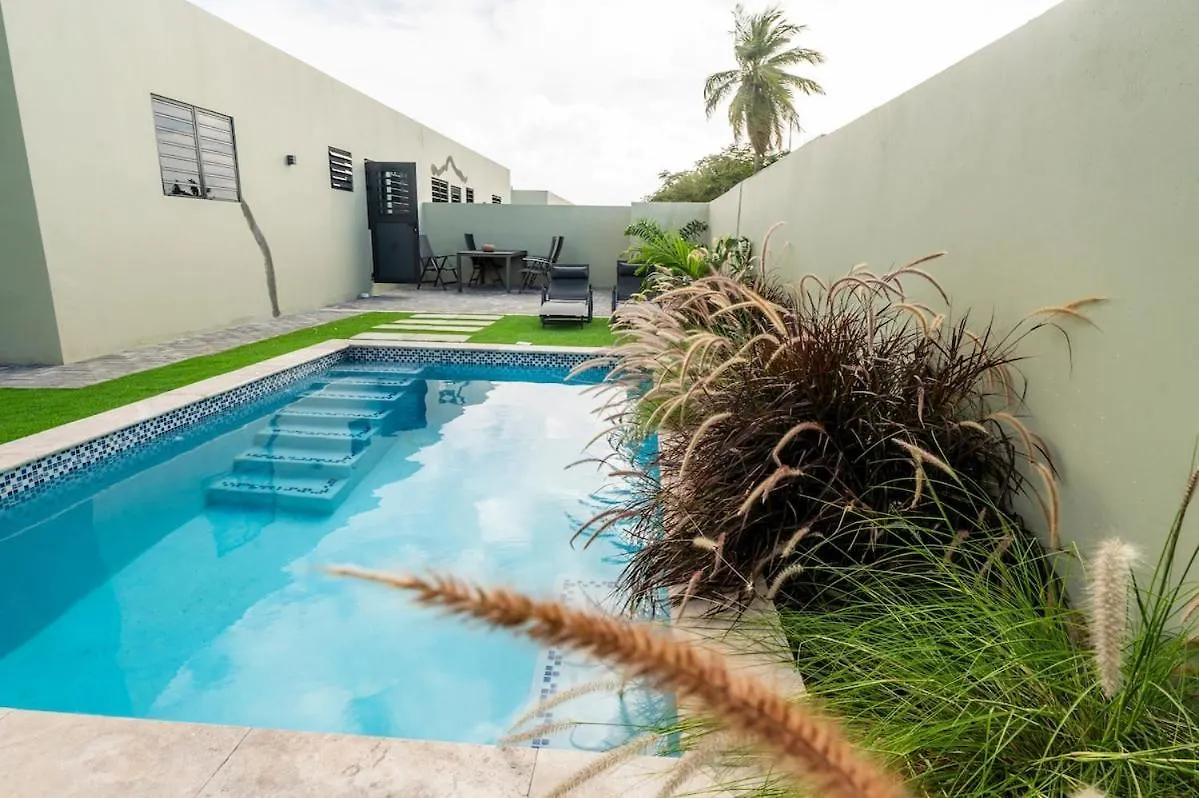 Sunny Villa Blenchi W Private Outdoor Pool! Willemstad