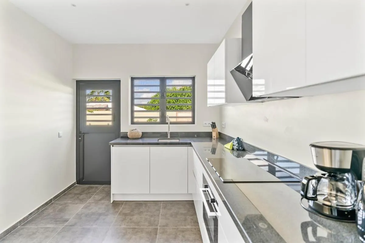 Sunny Villa Blenchi W Private Outdoor Pool! Willemstad