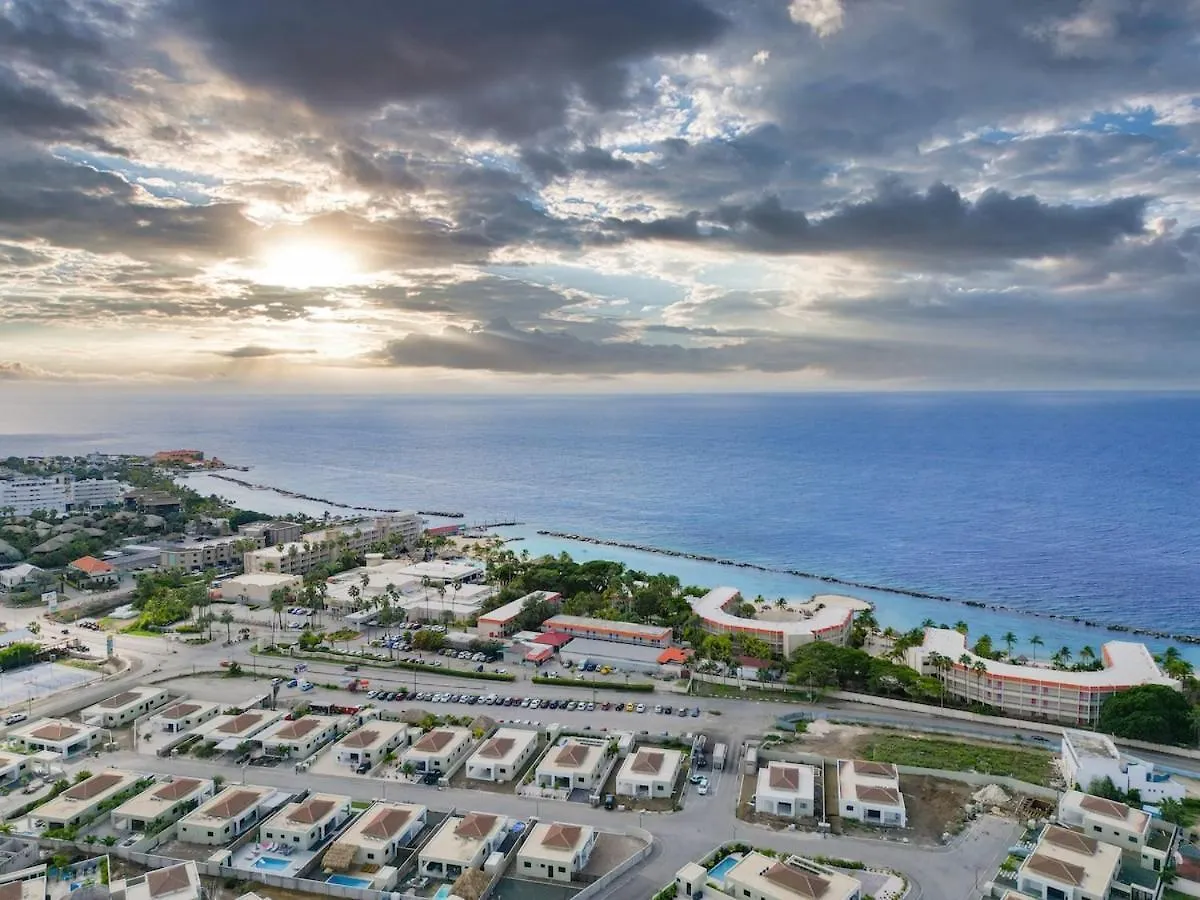 Sunny Villa Blenchi W Private Outdoor Pool! Willemstad