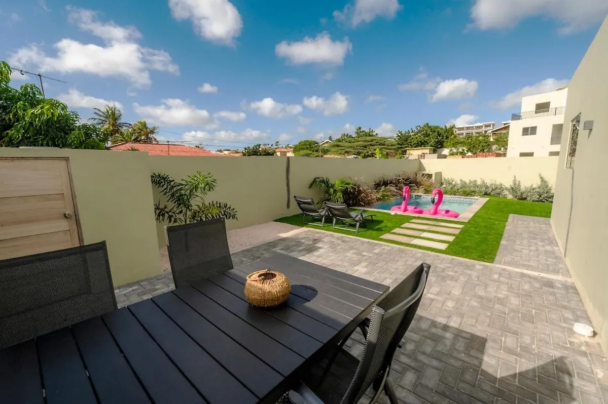 Sunny Villa Blenchi W Private Outdoor Pool! Willemstad