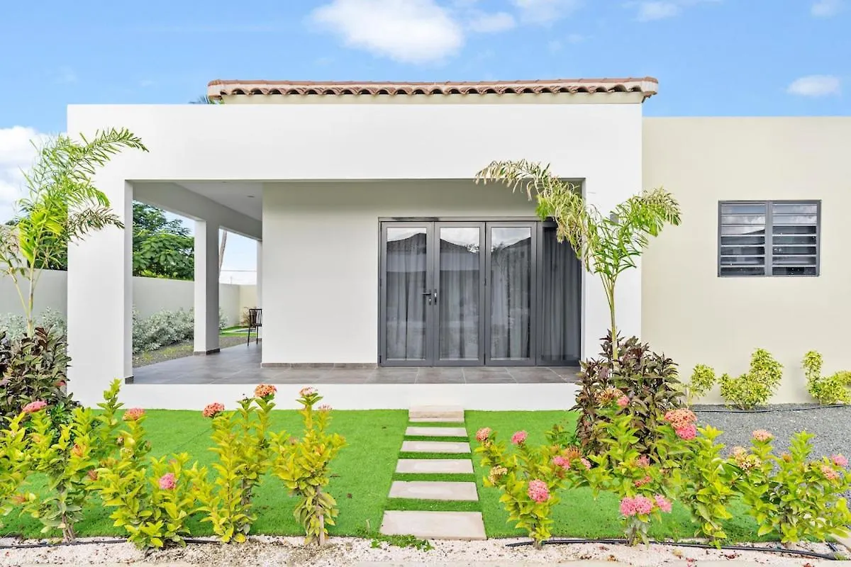 Sunny Villa Blenchi W Private Outdoor Pool! Willemstad