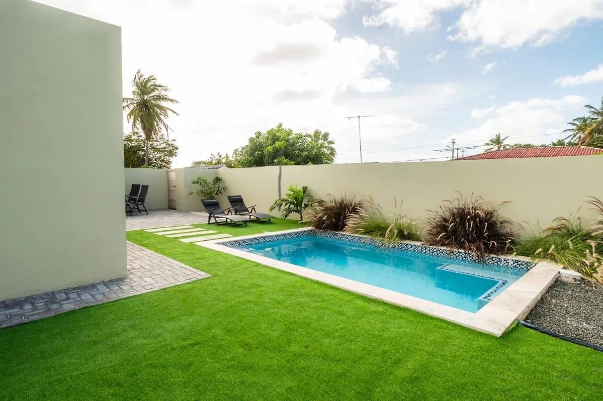 Sunny Villa Blenchi W Private Outdoor Pool! Willemstad