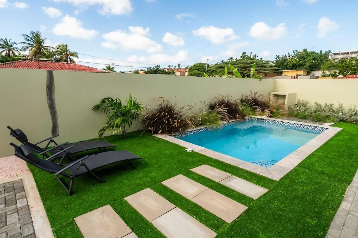 Sunny Villa Blenchi W Private Outdoor Pool! Willemstad