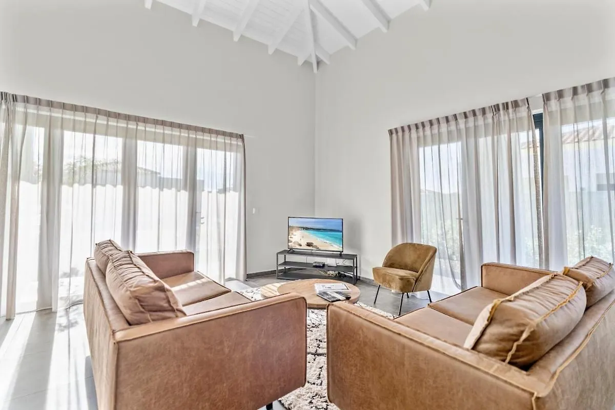 Sunny Villa Blenchi W Private Outdoor Pool! Willemstad