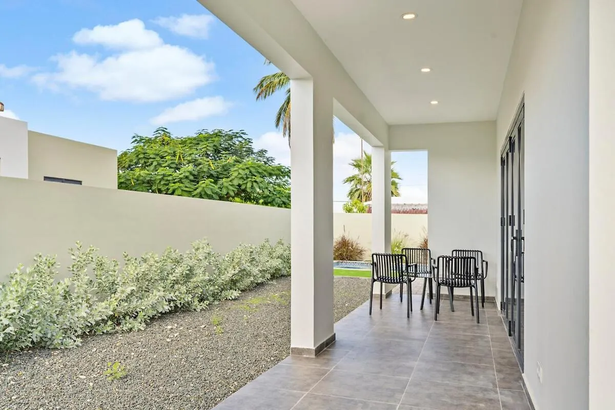 Sunny Villa Blenchi W Private Outdoor Pool! Willemstad