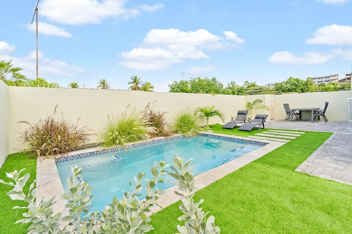 Sunny Villa Blenchi W Private Outdoor Pool! Willemstad