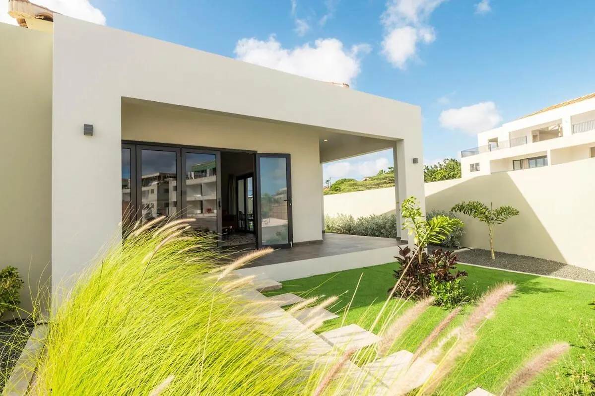 Sunny Villa Blenchi W Private Outdoor Pool! Willemstad
